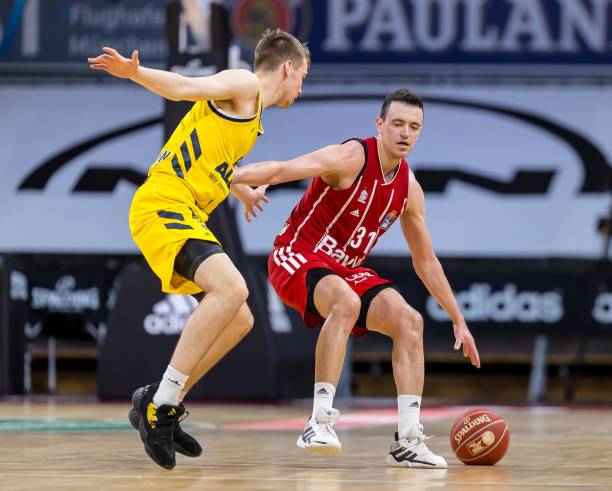 直以坚韧著 直以坚韧著