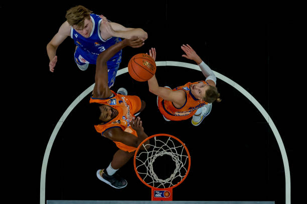 篮网签下前鹈鹕公牛锋线新秀EJ-利德尔,展示出成熟的球商和全面能力