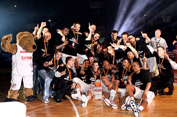 体育梅州客家：六大内援加盟 新外援中锋到位